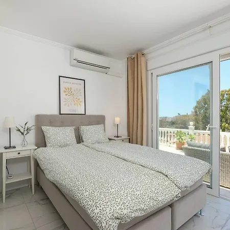 Ferienhaus Seaview In Fuengirola, Pool, Sleeps 16