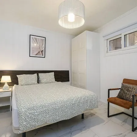 Seaview In Fuengirola, Pool, Sleeps 16 Ferienhaus *