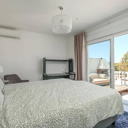 Seaview In Fuengirola, Pool, Sleeps 16 Ferienhaus