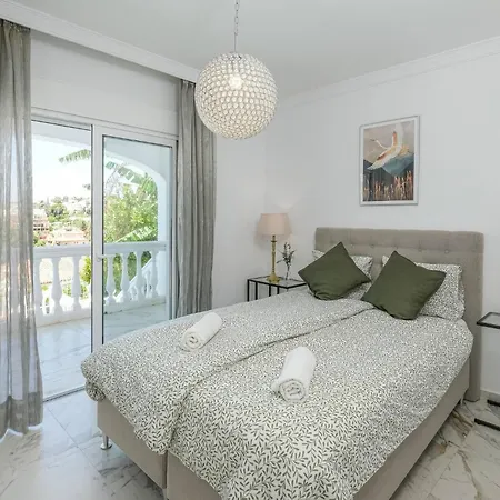 Ferienhaus Seaview In Fuengirola, Pool, Sleeps 16 *