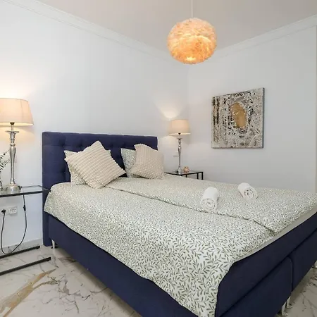 Seaview In Fuengirola, Pool, Sleeps 16 Ferienhaus Fuengirola
